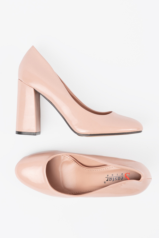 Zapatos de tacón color marfil de charol