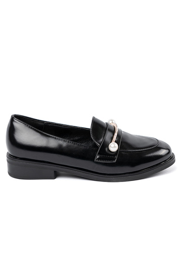 Mocasines negros lacados...