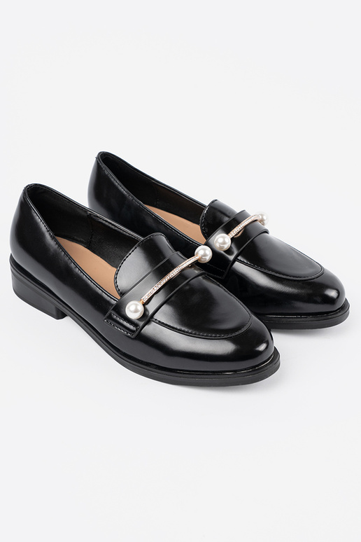 Mocasines negros lacados con perlas Mocasines negros lacados con perlas
