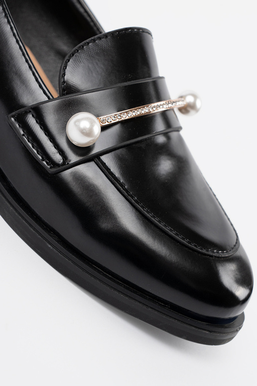 Mocasines negros lacados con perlas Mocasines negros lacados con perlas