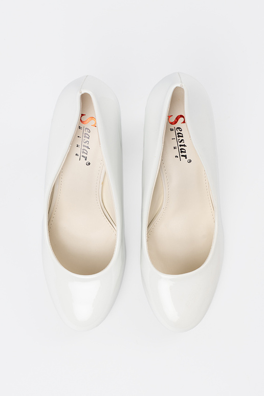 Zapatos de tacón blancos lacados