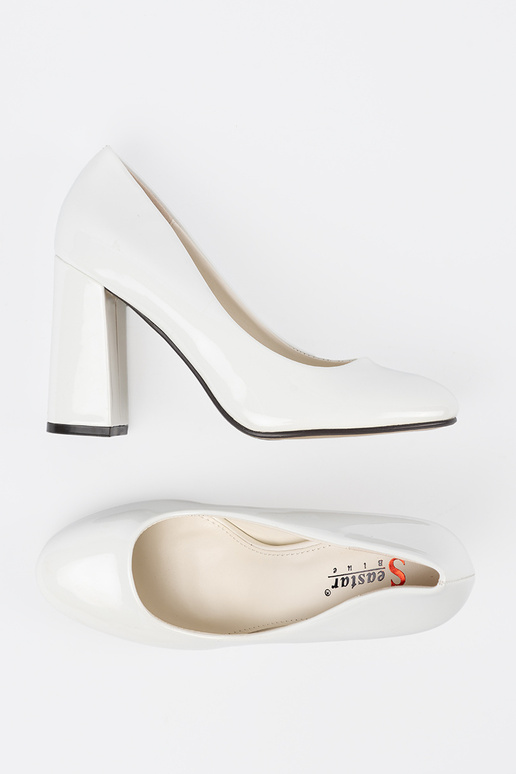 Zapatos de tacón blancos lacados