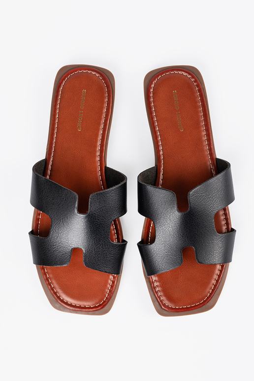 Zapatillas negras con punta cuadrada