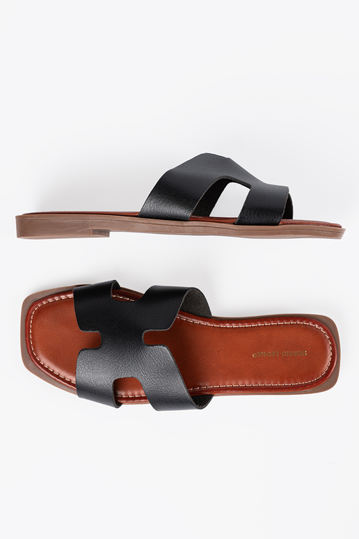 Zapatillas negras con punta cuadrada