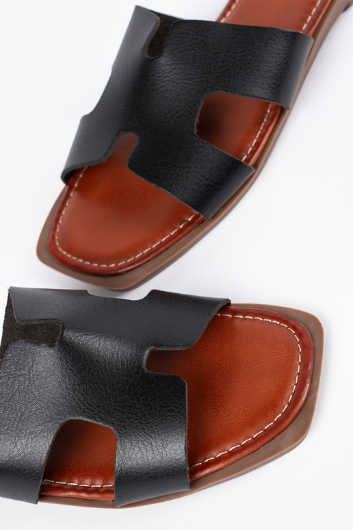 Zapatillas negras con punta cuadrada