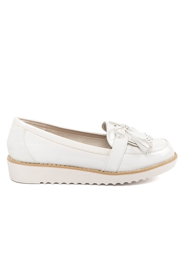 Mocasines blancos lacados...