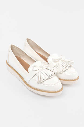 Mocasines blancos lacados... 2