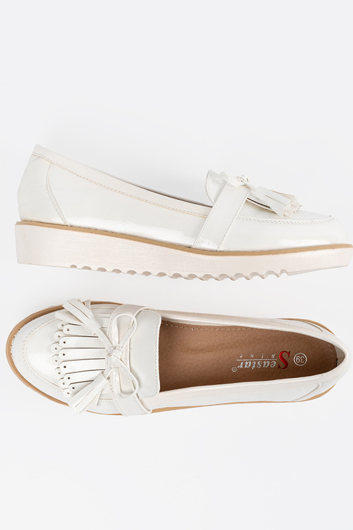 Mocasines blancos lacados con lazo Mocasines blancos lacados con lazo
