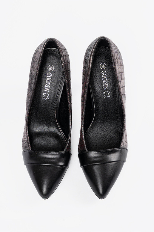 Zapatos negros con estampado de...