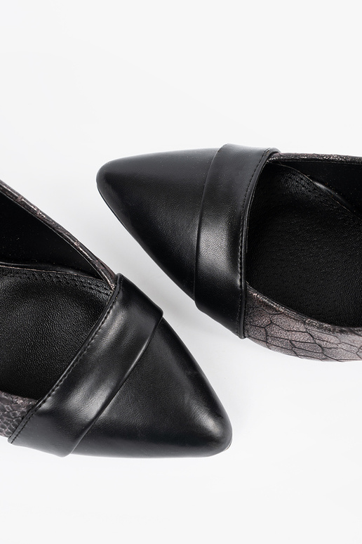 Zapatos negros con estampado de...