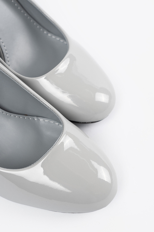 Tacones lacados grises