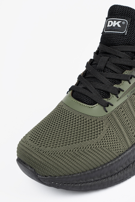 Tiene quesculino oscuro color verde zapatos deportivos