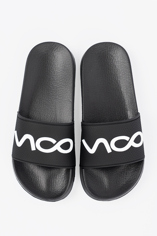 de color negro Zapatillas con una nota