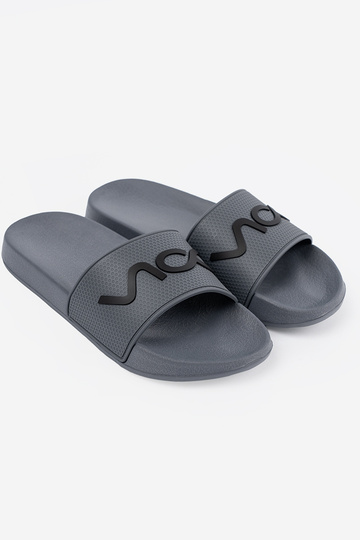 color gris Zapatillas con una nota