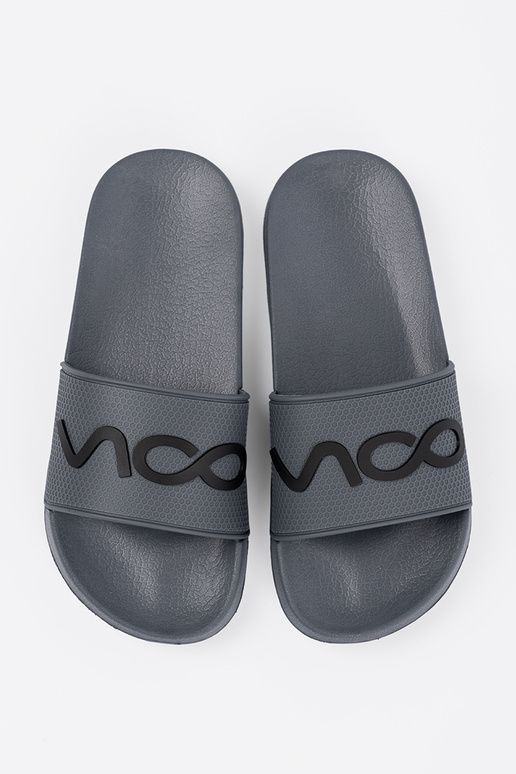 color gris Zapatillas con una nota