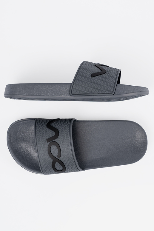 color gris Zapatillas con una nota