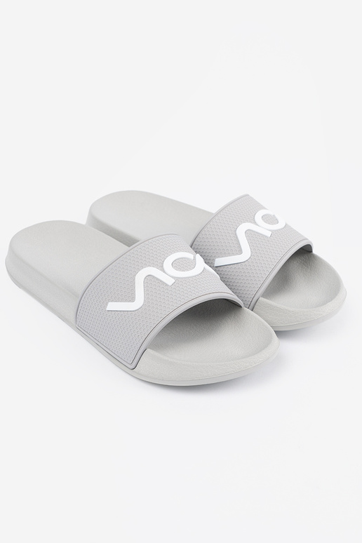 color gris Zapatillas con una nota