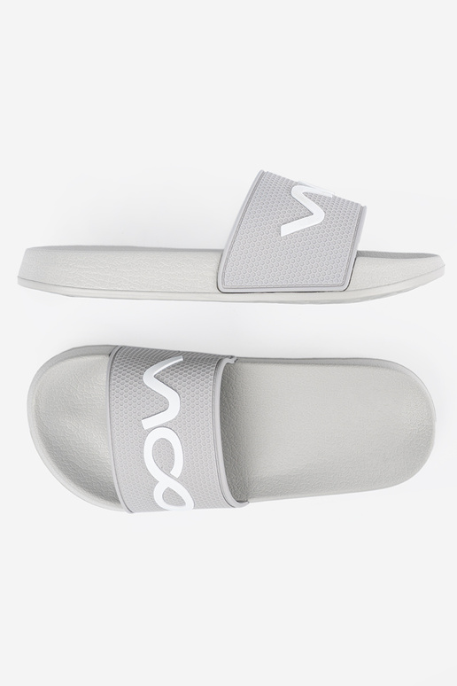 color gris Zapatillas con una nota