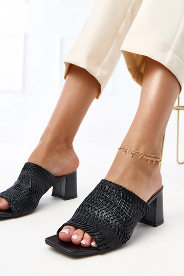 Zapatillas negras de tacón con tiras trenzadas Gamboa