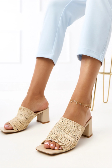 Zapatillas color arena de...