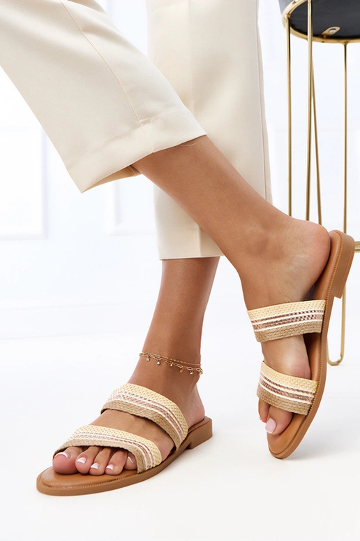 Zapatillas color arena para mujer con...