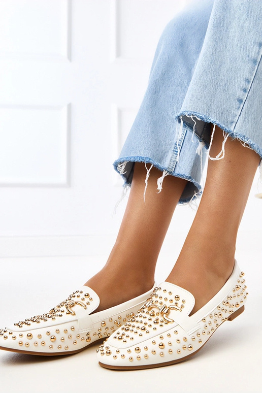 Mocasines blancos decorados con...
