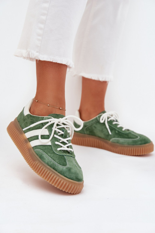 de gamuza Zapatillas modelo zapatos. Femenino con una plataforma color verde Venera