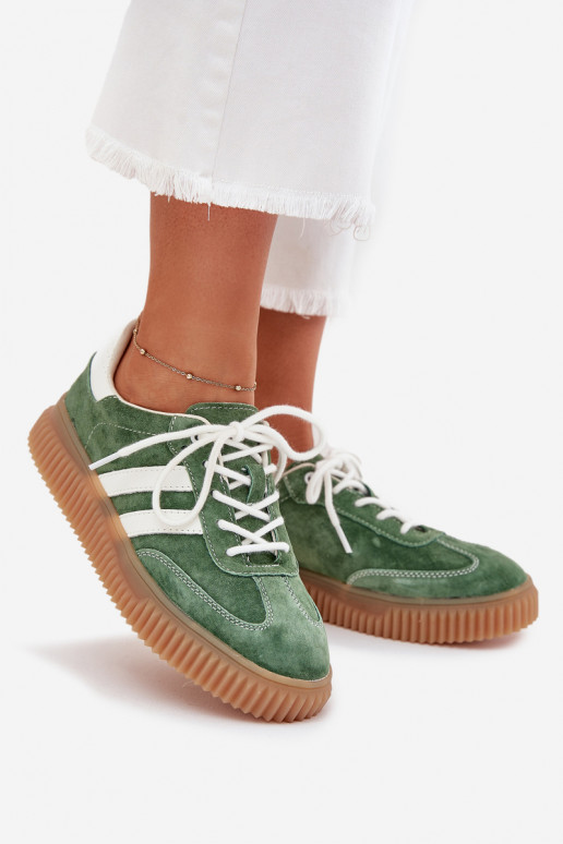 de gamuza Zapatillas modelo zapatos. Femenino con una plataforma color verde Venera