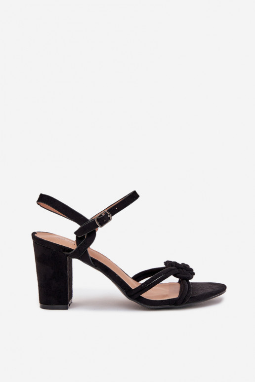 Sandalias de tacón alto para mujer. de color negro Tiene quevira