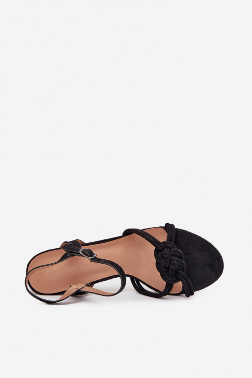 Sandalias de tacón alto para mujer. de color negro Tiene quevira