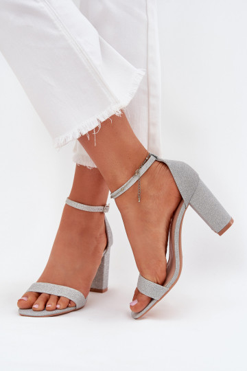 con brillo Sandalias de tacón alto para mujer. color plata Kavina