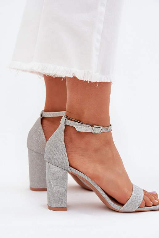 con brillo Sandalias de tacón alto para mujer. color plata Kavina