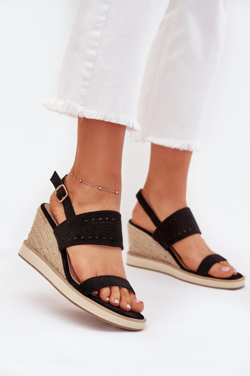 Sandalias de mujer con elementos calados en una cuña Con Trenza de color negro Zolira