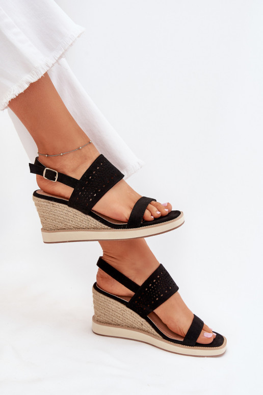 Sandalias de mujer con elementos calados en una cuña Con Trenza de color negro Zolira