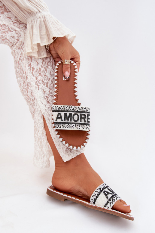 zapatillas de mujer con tacones anchos Con decoración Amore el color blanco Avelina
