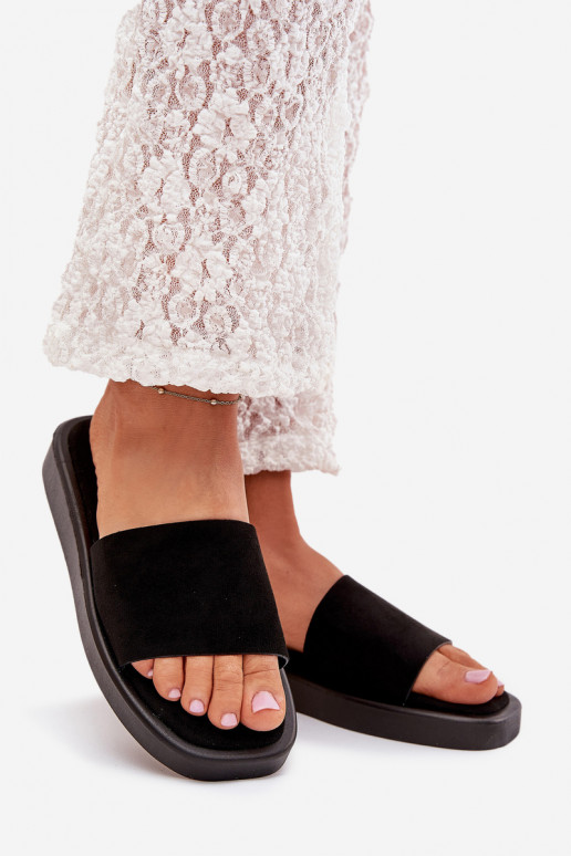 zapatillas de mujer con una plataforma Z de gamuza ecológicau de color negro Jorina