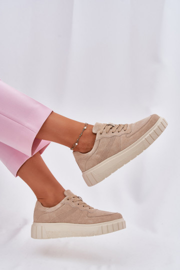 de gamuza Zapatillas modelo zapatos. Femenino con una plataforma beige RilAena