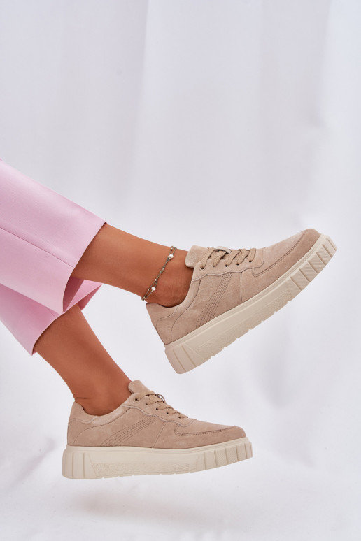 de gamuza Zapatillas modelo zapatos. Femenino con una plataforma beige RilAena