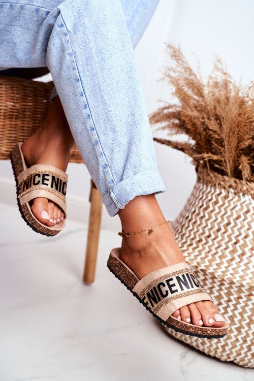 Pantuflas con ojales brillantes color beige Be Nice