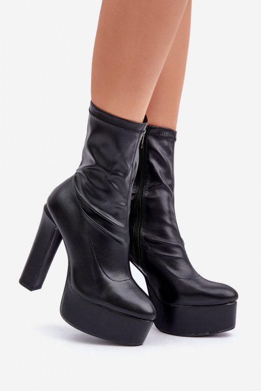 Botas En tacones altos Registro y plataforma de color negro Tennira Botas En tacones altos Registro y plataforma de color negro Tennira