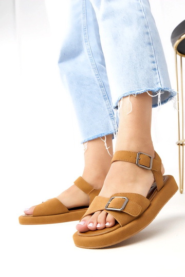 Sandalias marrones con hebilla en la correa Mirkasa 2