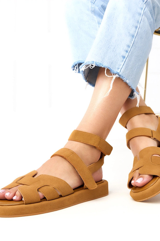 Sandalias marrones con cierre en el...