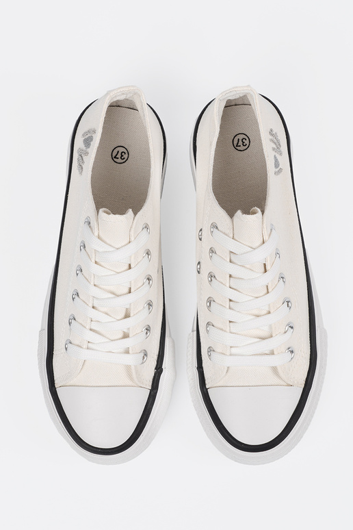 zapatos casuales el color blanco con una nota Love zapatos casuales el color blanco con una nota Love