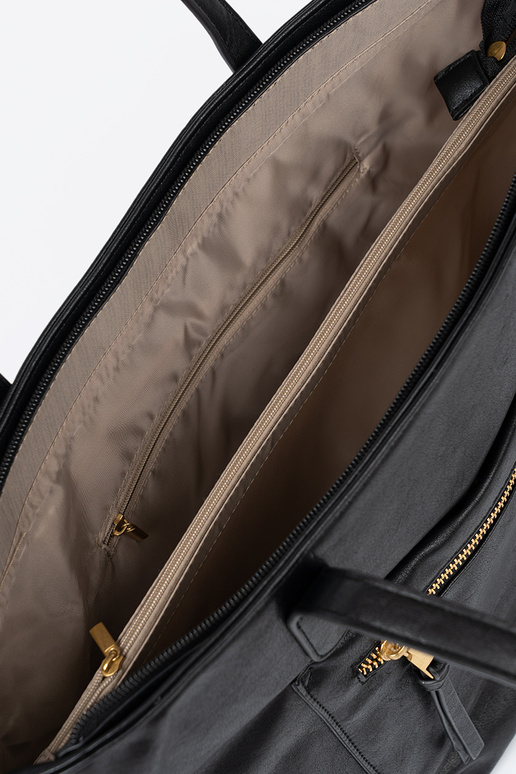 negro bolso ze doradomi elementami