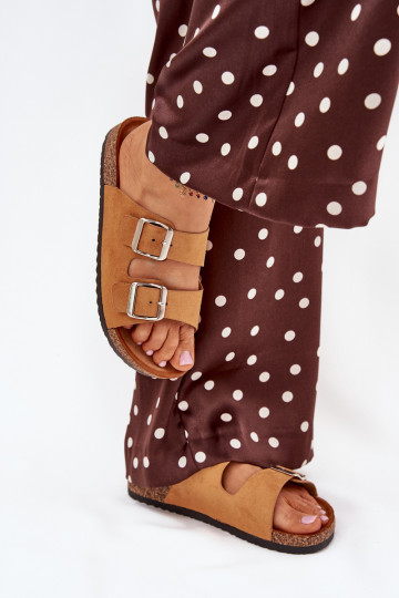 Zapatillas de mujer con plataforma y hebillas en color marrón Livara