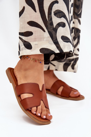 Chanclas de mujer color marrón plano con cortes Salyra