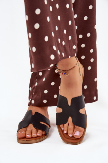Chanclas de mujer color negro plano con cortes Salyra