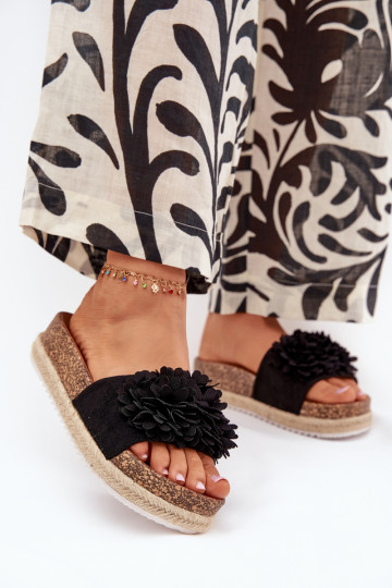 zapatillas de mujer con una plataforma Con decoracionesi con motivos floraleskami de color negro Tessara 2