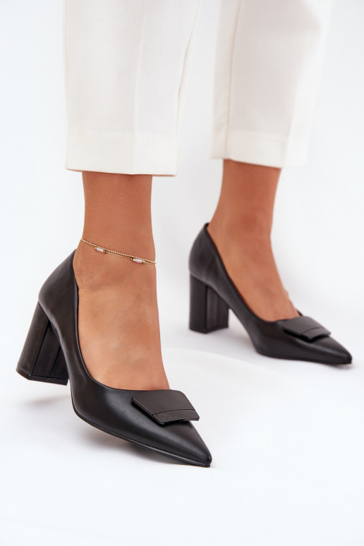 Zapatos con tacones con adornos de color negro Celira