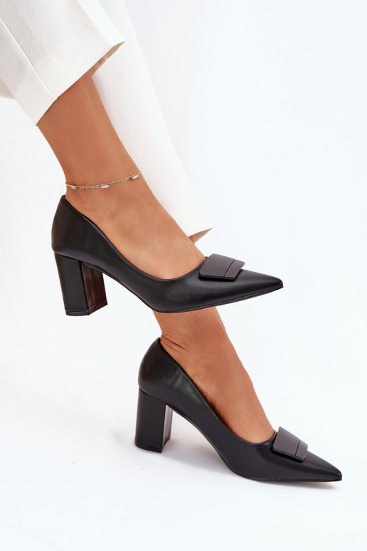 Zapatos con tacones con adornos de color negro Celira